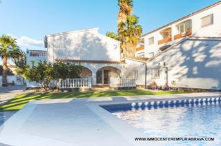 Piccolo appartamento in Moxó - Sant Mori. Piso reformado de dos dormitorios en el centro de la ciudad