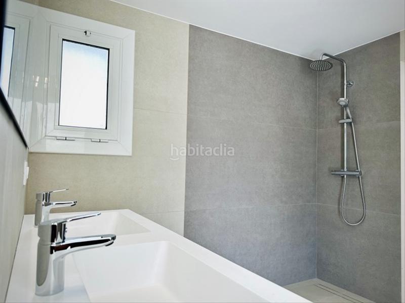 Foto 06a52c78-17fa-4c57-9886-885ab1f251d0. Chalet casa reformada de una sola planta con amarre de 12,50 metros en Empuriabrava