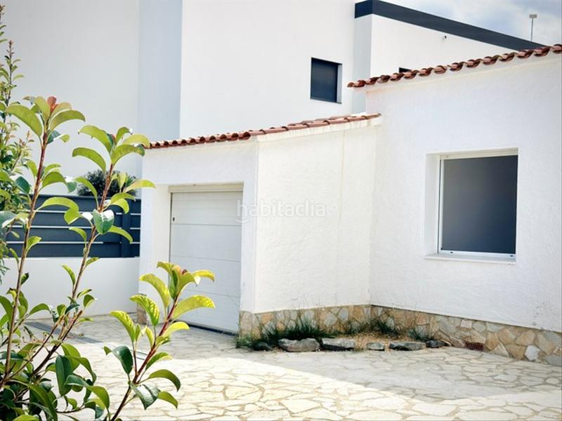Foto 12b38de5-5355-4f82-8118-153fa14e1e85. Chalet casa reformada de una sola planta con amarre de 12,50 metros en Empuriabrava