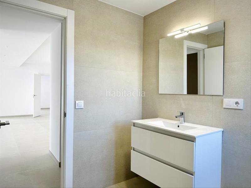Foto 40d6b145-e5ba-48d3-a24a-ec13b6c20629. Chalet casa reformada de una sola planta con amarre de 12,50 metros en Empuriabrava