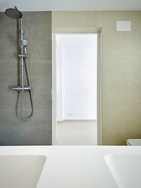 Foto 4b56ffa7-c955-4611-8a53-8ed3448e1297. Chalet casa reformada de una sola planta con amarre de 12,50 metros en Empuriabrava