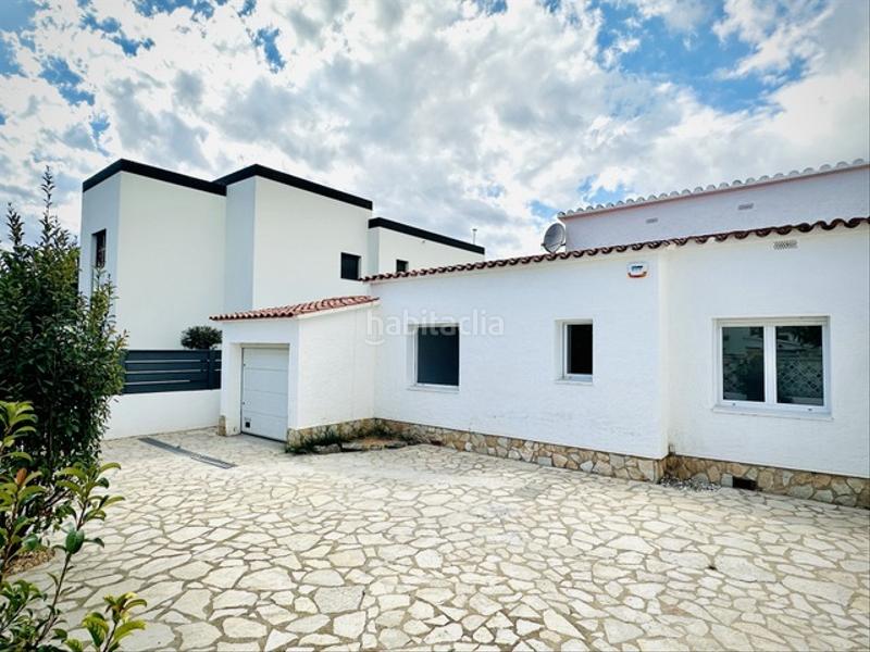 Foto 52b643e7-2c7c-4926-8314-b170a0f516eb. Chalet casa reformada de una sola planta con amarre de 12,50 metros en Empuriabrava