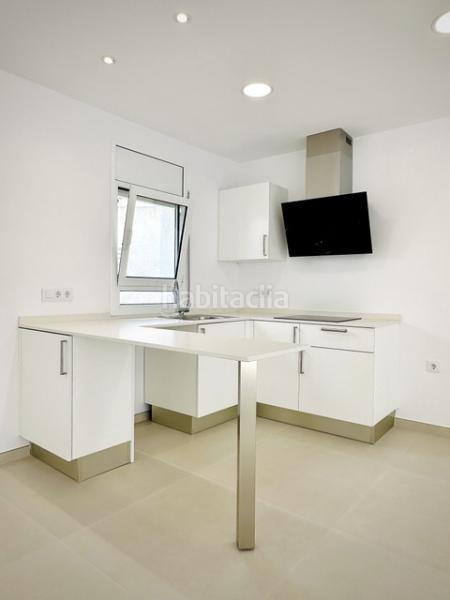 Foto 73953291-eea6-4354-bdb8-51cba15c257b. Chalet casa reformada de una sola planta con amarre de 12,50 metros en Empuriabrava