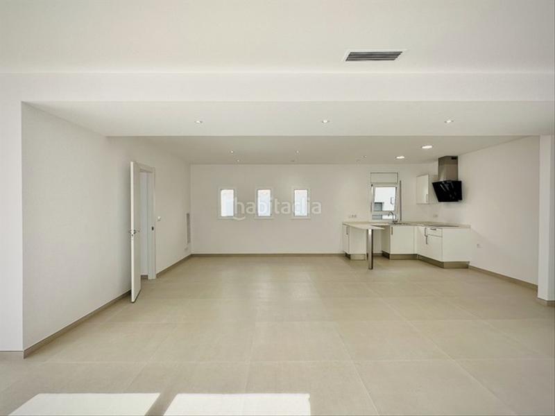 Foto 76d6a9c6-b204-48b6-b3c6-90602e5f0795. Chalet casa reformada de una sola planta con amarre de 12,50 metros en Empuriabrava
