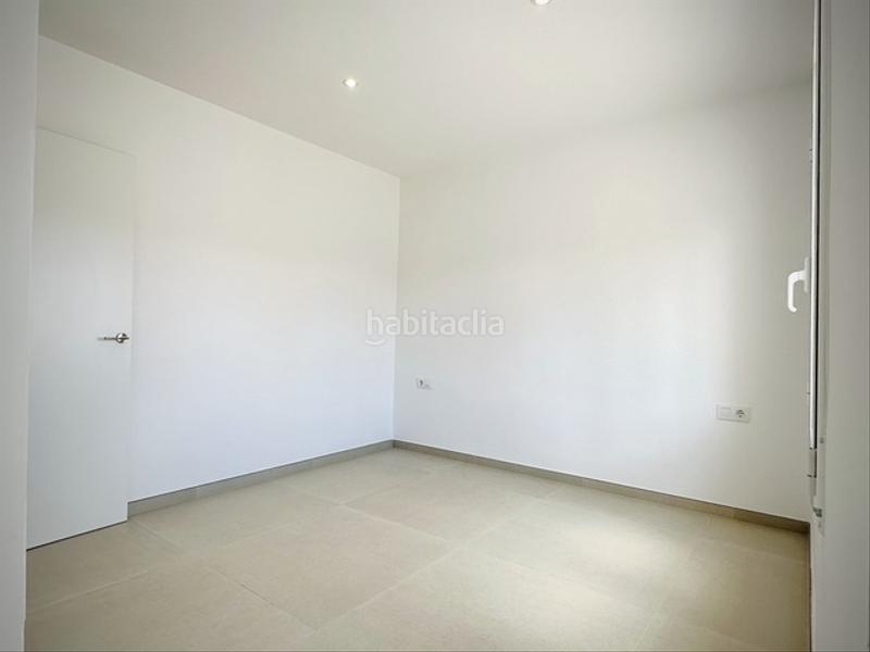Foto 78474b87-f4e2-4400-871c-df418f6c0c4a. Chalet casa reformada de una sola planta con amarre de 12,50 metros en Empuriabrava