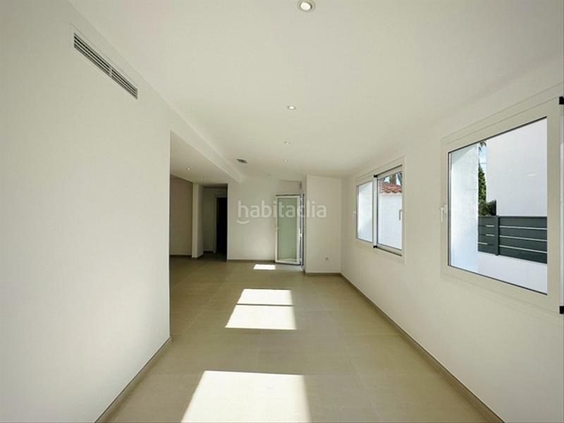 Foto eddc112d-d972-44f1-aeb2-37a300f69eed. Chalet casa reformada de una sola planta con amarre de 12,50 metros en Empuriabrava