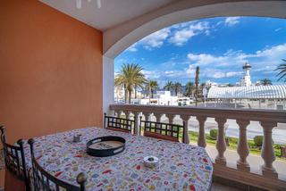 Apartament a Mox - Sant Mori. Impresionante apartamento renovado con vistas al puerto