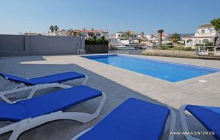 Xalet a Francolí - Freser - Noguera. Villa renovada de cuatro dormitorios con línea de amarre de 13 m