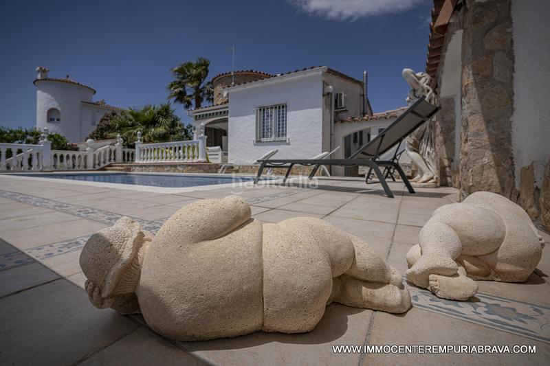 Foto 1fe19b53-16ed-4994-989a-d8087449bd72. Chalet encantadora casa con piscina y amarre de 24 metros en Empuriabrava