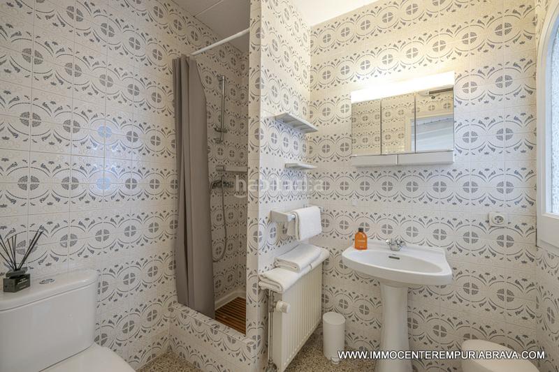 Foto 4e5f7e4a-f2ba-4782-833d-273b9d1541e1. Chalet encantadora casa con piscina y amarre de 24 metros en Empuriabrava
