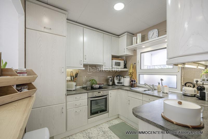 Foto 8a337d78-65de-45b8-b9a1-12d1bd8e4b5e. Chalet encantadora casa con piscina y amarre de 24 metros en Empuriabrava