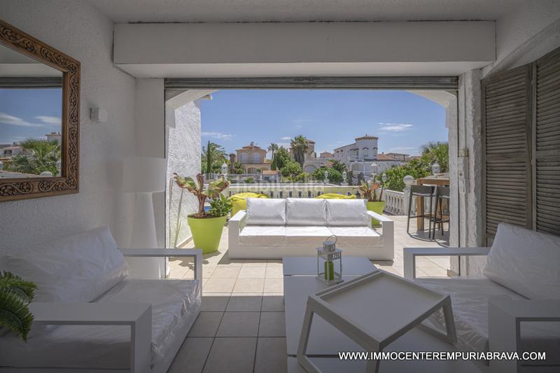 Foto a86a9afc-be84-407f-ab13-17b09d7249ae. Chalet encantadora casa con piscina y amarre de 24 metros en Empuriabrava