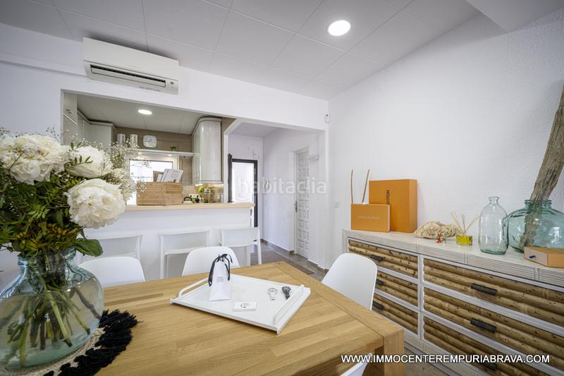 Foto b0b3199b-5ce4-4652-a507-abb0fe47cdc1. Chalet encantadora casa con piscina y amarre de 24 metros en Empuriabrava