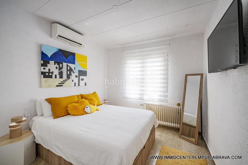 Foto b2731fca-5d01-46a8-b40c-70a1c0ce5dfb. Chalet encantadora casa con piscina y amarre de 24 metros en Empuriabrava