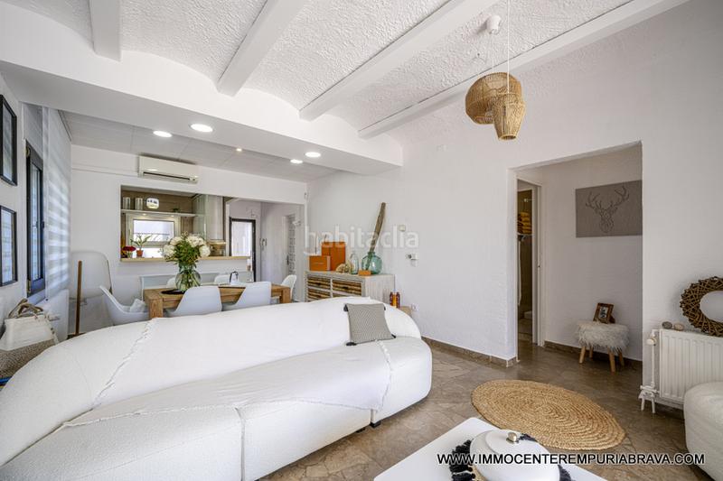Foto cc7ad336-0bb2-4c2c-96b2-2b3a71ab4b77. Chalet encantadora casa con piscina y amarre de 24 metros en Empuriabrava