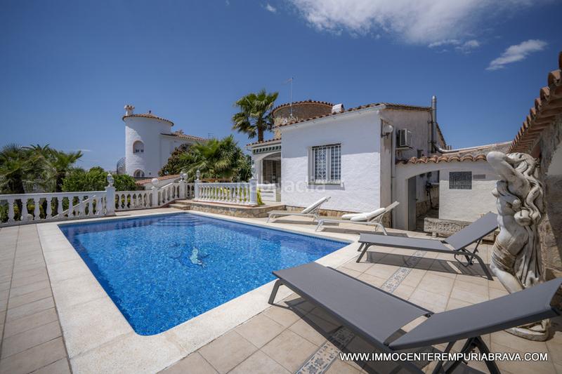Foto cf3d4e6d-9d26-4ce6-a172-322088395cc4. Chalet encantadora casa con piscina y amarre de 24 metros en Empuriabrava