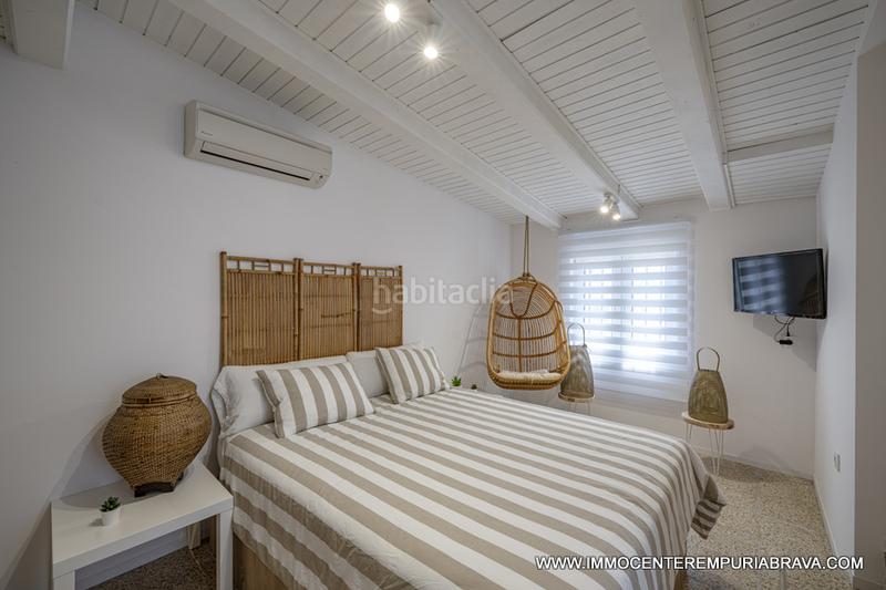 Foto eaaa1cf4-8890-4f8e-9286-95e8d7619136. Chalet encantadora casa con piscina y amarre de 24 metros en Empuriabrava