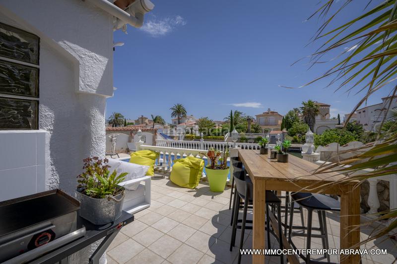 Foto f7c2126d-b024-4564-86c3-642c44ffe052. Chalet encantadora casa con piscina y amarre de 24 metros en Empuriabrava
