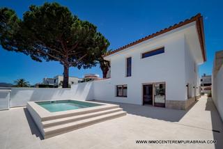 Xalet a Cap Ras - Creus - Falconera. Magnífica villa con piscina y amarre cerca del centro de la ciud