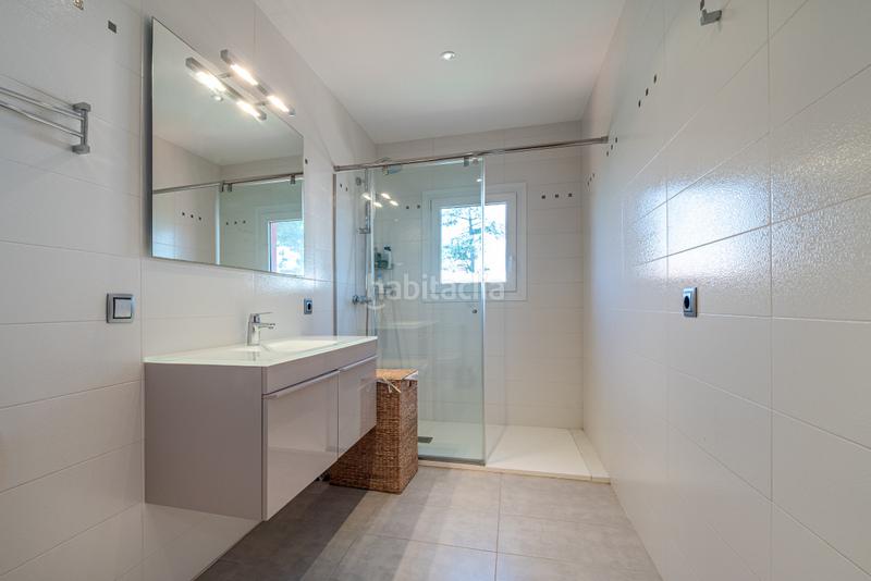 Foto 3bdcbd6f-5417-4296-bb55-e051730293d6. Chalet mit heizung parking pool in Carmençó Empuriabrava