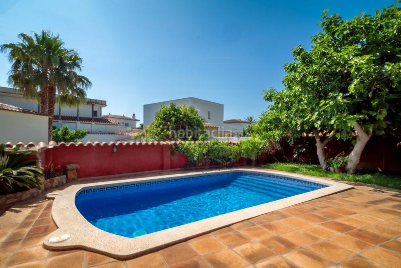 Foto 74e4a517-97ac-4c46-a2d7-c2f6af0d571b. Chalet mit heizung parking pool in Carmençó Empuriabrava