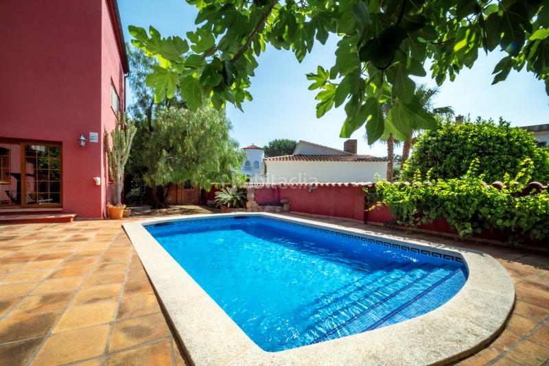 Foto c5dbe023-460d-4001-b7c0-cd6466c174ce. Chalet mit heizung parking pool in Carmençó Empuriabrava