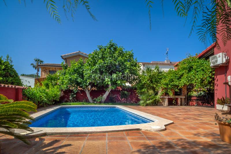 Foto fc6ddada-a76d-4988-8482-0a5df32b2105. Chalet mit heizung parking pool in Carmençó Empuriabrava