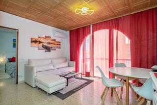 Àtic a Moxó - Sant Mori. Apartamento de un dormitorio en el corazón de la ciudad con vist