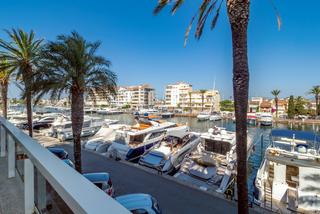 Apartament a Salins - Cavall de Mar. Bonito apartamento con gran terraza en el puerto de empuriabrava