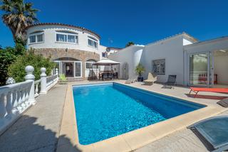 Xalet a Cap Ras - Creus - Falconera. Villa en el canal con amarre de 28 metros cerca del centro