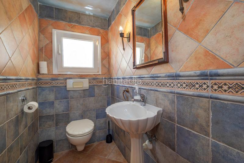 Foto 59d8b993-bceb-41a1-9e9f-b07506980dfd. Chalet villa en el canal con amarre de 28 metros cerca del centro en Empuriabrava