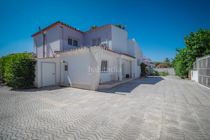 Foto 9671088d-5e13-48e5-9730-8b98e2a19ed2. Chalet villa en el canal con amarre de 28 metros cerca del centro en Empuriabrava