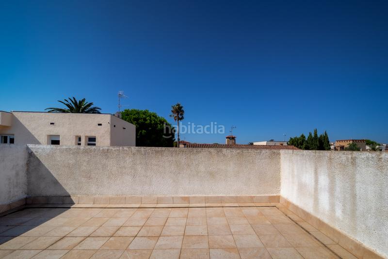 Foto 2a6dea5d-9761-4bc0-afe4-8914f176b2bb. Chalet villa de tres dormitorios con piscina en una zona tranquila en Empuriabrava