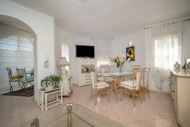 Foto 2fe588d2-fb2d-47a5-ab89-fc1a88b1e42a. Chalet villa de tres dormitorios con piscina en una zona tranquila en Empuriabrava