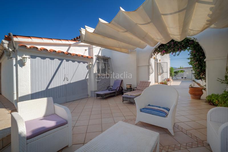 Foto 96dbdc3c-e4f2-4886-860e-023ee2df31c2. Chalet villa de tres dormitorios con piscina en una zona tranquila en Empuriabrava