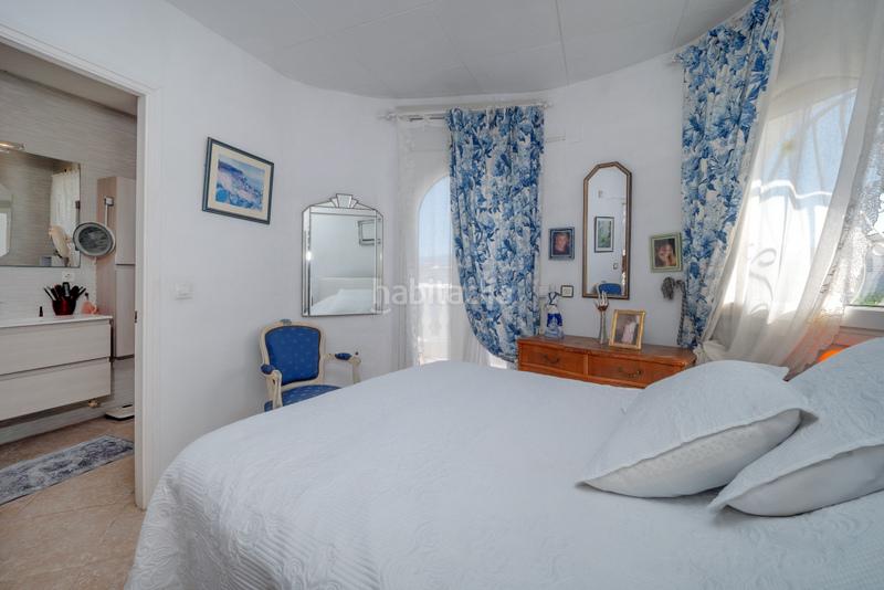 Foto be84f675-21fb-485e-b98a-ea98b3b9218b. Chalet villa de tres dormitorios con piscina en una zona tranquila en Empuriabrava