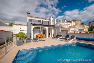 Xalet a Tordera - Fluvià - Llobregat. Villa de 4 dormitorios con piscina y amarre