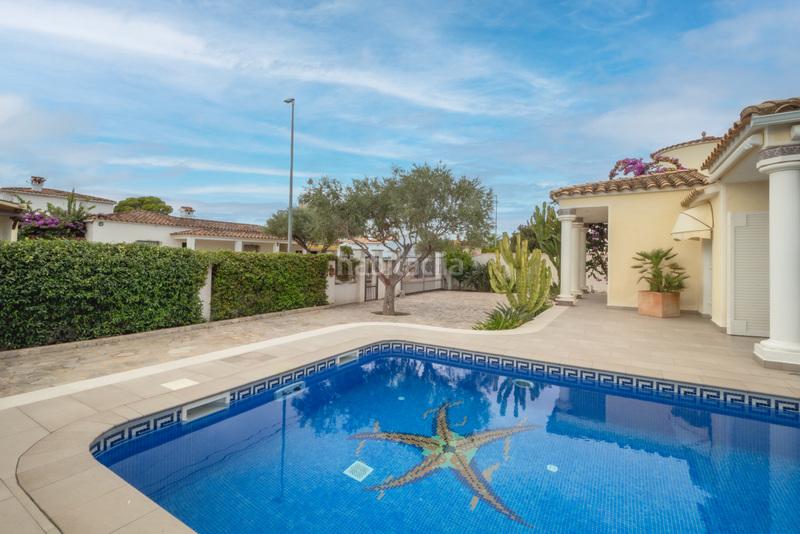 Foto 050d3cfc-07f8-4531-99f9-9f1ddebbb57f. Chalet con riscaldamento parcheggio piscina in Peni Empuriabrava