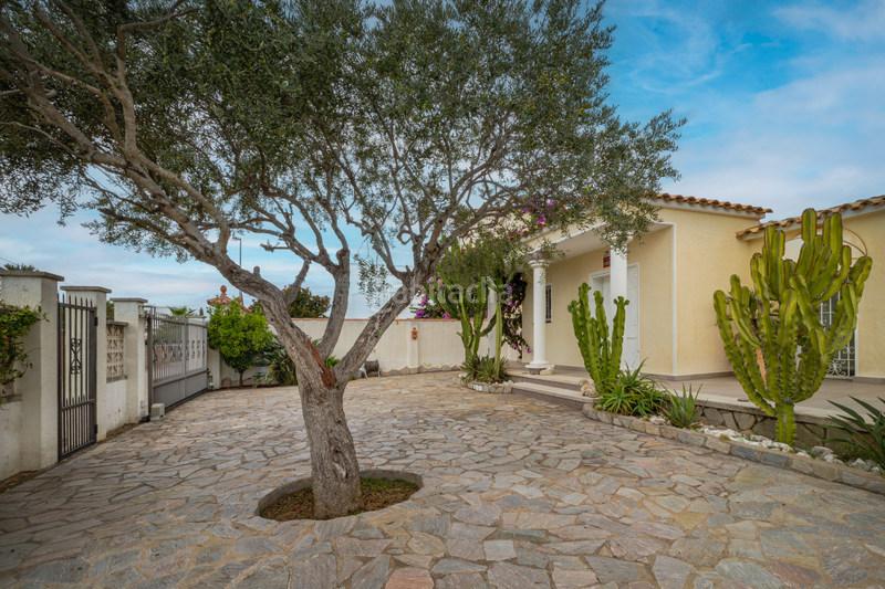 Foto dbd1398d-89e4-4110-87e1-d40cfa6d5aab. Chalet con riscaldamento parcheggio piscina in Peni Empuriabrava