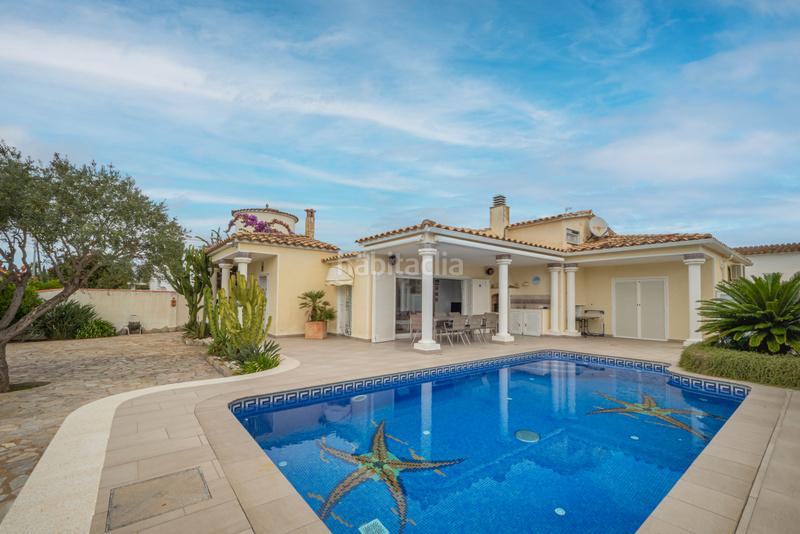 Foto e13ecb6e-8764-4e64-bfab-b9aa2b7da233. Chalet con riscaldamento parcheggio piscina in Peni Empuriabrava