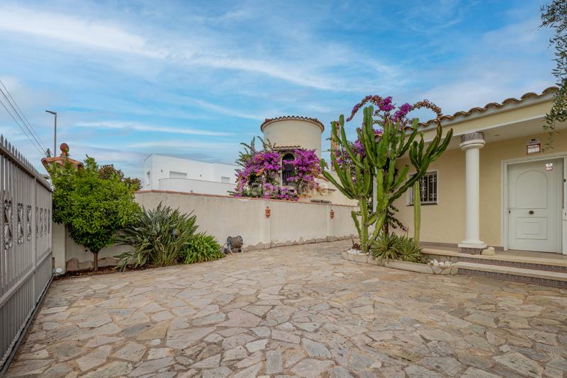 Foto e2cd894c-9ad3-4b59-8880-80b451329a03. Chalet con riscaldamento parcheggio piscina in Peni Empuriabrava