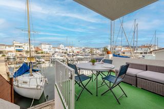 Piso en Port Grec - Port Moxó. Impresionante apartamento de un dormitorio en el puerto deportiv