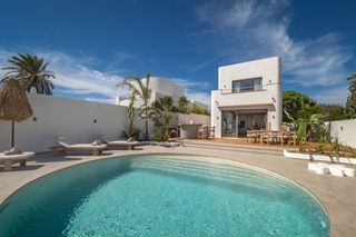 Chalet in Segre - Ebre - Ter. Villa atípica y contemporánea diseñada por arquitecto en empuria