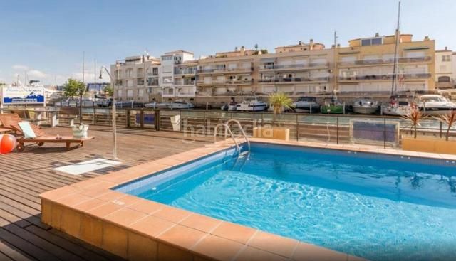 Foto c1effdc5-158f-4b77-a6e1-4bef6abd5253. Pis amb aparcament piscina a Salins - Cavall de Mar Empuriabrava