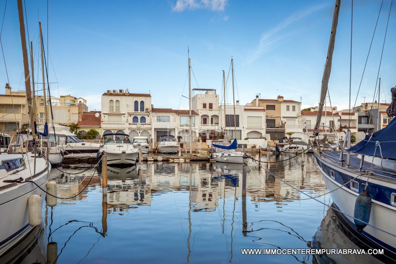 Foto c7694ae1-aa9e-49df-9e58-3a4486c011a5. Xalet a Port Grec - Port Moxó Empuriabrava