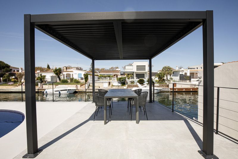 Foto 6f3f10b2-4765-4f15-a159-e07604c3a95b. Xalet amb calefacció piscina a Alberes Empuriabrava