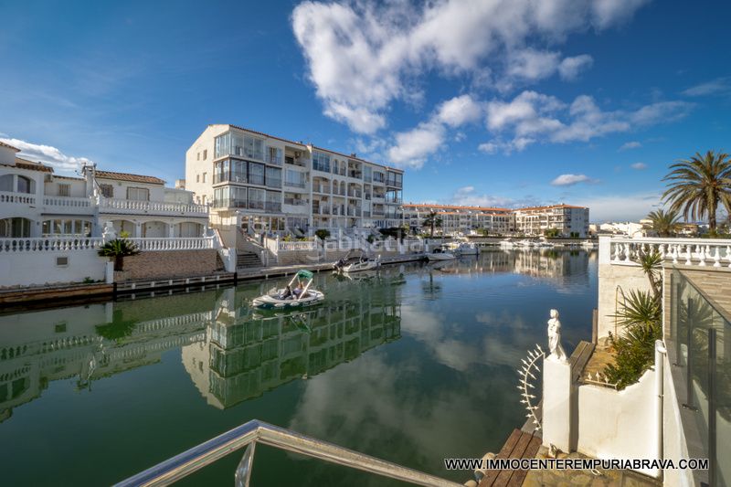 Foto 084316a5-f685-4766-97a3-2ca8b32156f2. Xalet amb aparcament piscina a Francolí - Freser - Noguera Empuriabrava
