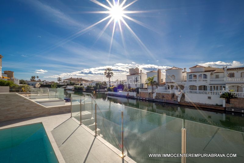 Foto 1d32dffe-b2b8-4dff-9733-3911b778d04c. Xalet amb aparcament piscina a Francolí - Freser - Noguera Empuriabrava
