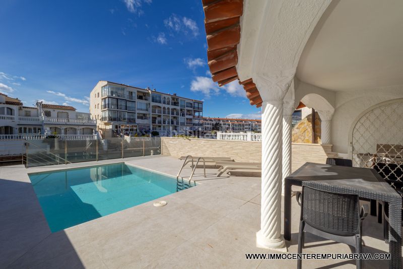 Foto c58f4dc2-801a-4001-877e-c4107b970413. Xalet amb aparcament piscina a Francolí - Freser - Noguera Empuriabrava