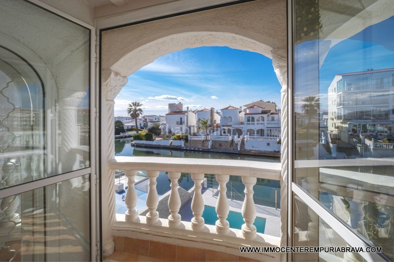 Foto cfab1f0c-eb1d-4f68-b7f2-f3fe8296db09. Xalet amb aparcament piscina a Francolí - Freser - Noguera Empuriabrava